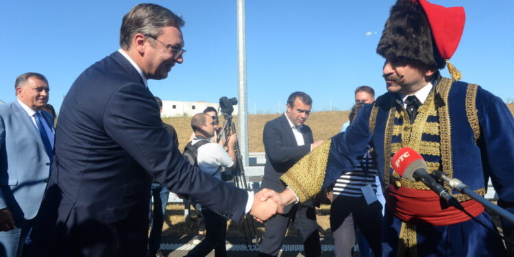Umetnici u žrvnju politike: Neka visi Jezdić!