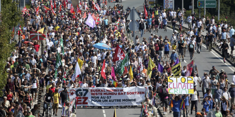 Protestni marš protiv G7 završen mirno
