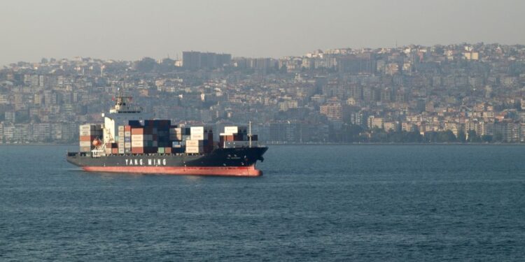 Čavušoglu: Iranski tanker ide u Liban