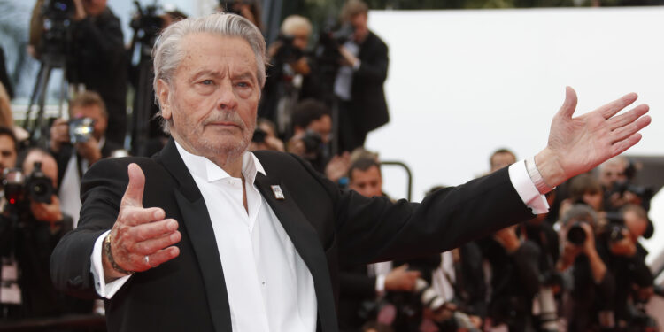 Alen Delon doživeo moždani udar, oporavlja se u Švajcarskoj