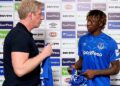 Evertonov dres i Kinovoj majci (VIDEO)