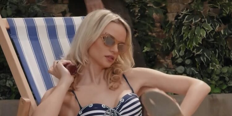 Glumica Maja Mandžuka pozirala u bikiniju (FOTO)