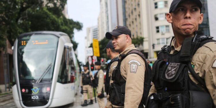 Brazil: Otmičar autobusa ubijen policijskim snajperom, taoci oslobođeni (VIDEO)