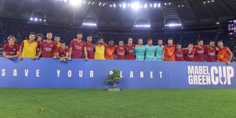 Romi živi trofej za hortikulturnu veštinu (VIDEO)