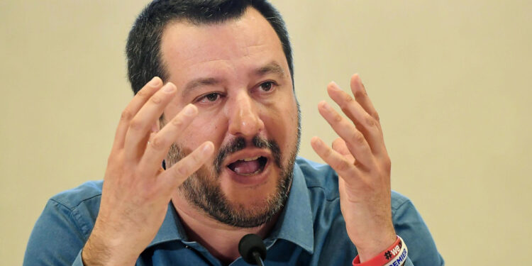 Salvini zabranio brodu za spasavanje migranta da pristane
