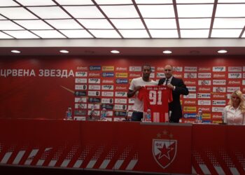 Zvezda predstavila Van La Paru (FOTO/VIDEO)