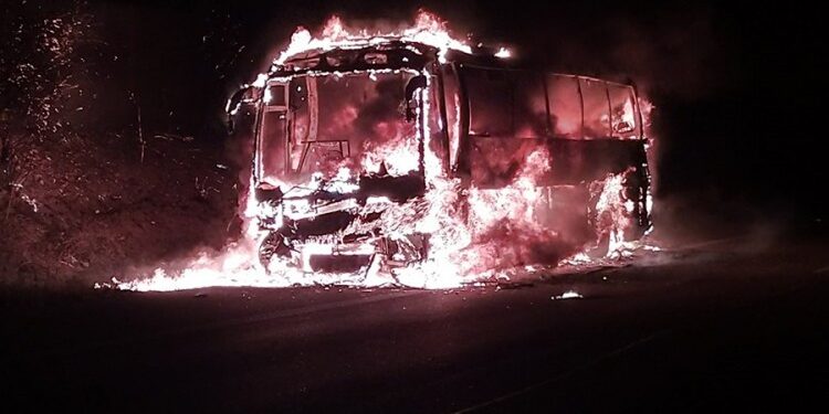 Autobus hrvatske kompanije potpuno izgoreo na auto-putu u Nemačkoj (FOTO)