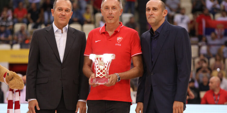 Olimpijakos zahvalan Milanu Tomiću (FOTO)
