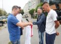 SMS i Maksimović šetali od vrata do vrata i delili karte