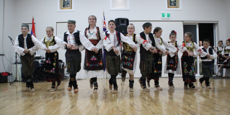 Folklor spaja mlade Srbe