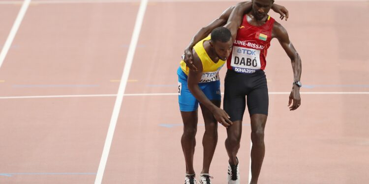 Dirljive scene na SP u atletici (VIDEO)