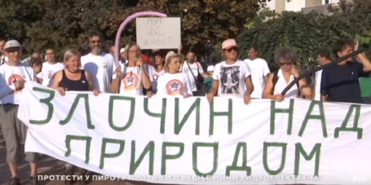 Ne dajte da padne krv!