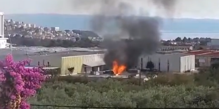 Veliki požar u Splitu: Gore automobili, čule se detonacije (FOTO, VIDEO)