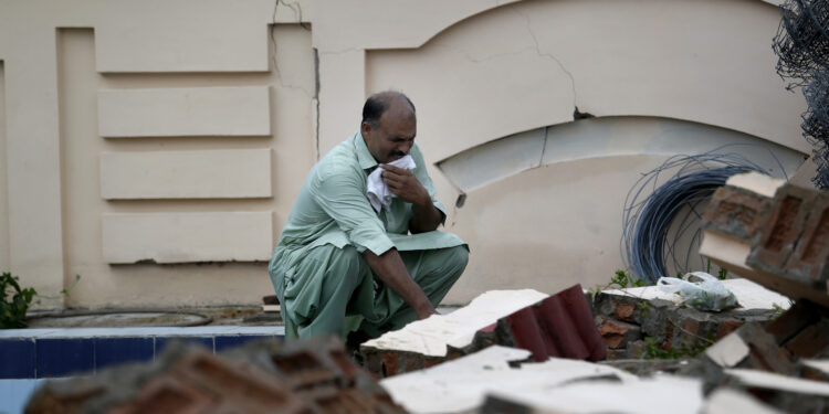 Pakistan: Zemljotres odneo najmanje 37 života, preko 700 povređeno (FOTO)