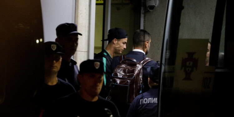Ronaldo i Portugalci izbegli navijače i novinare na aerodromu (FOTO)