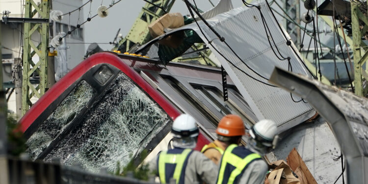 Japan: Sudar voza i kamiona, 34 ljudi povređeno