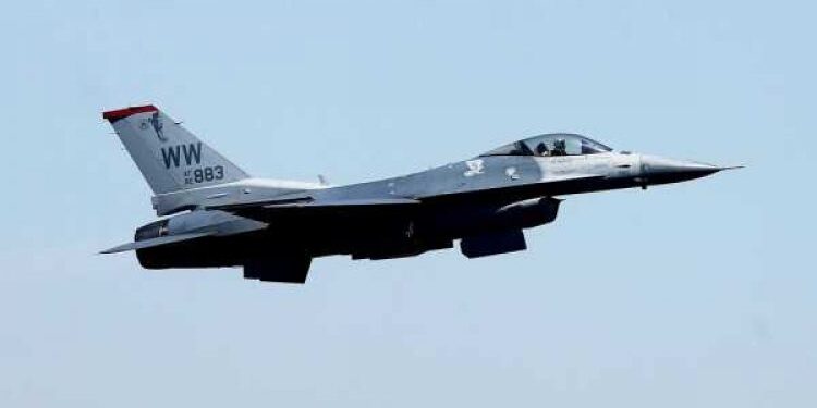 Objavljen snimak pada F-16 i spasavanja pilota sa dalekovoda (VIDEO)
