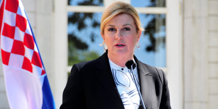 Grabar Kitarović ignorisala pitanje novinara o Pupovcu: Ma dajte molim vas