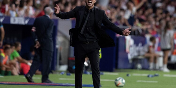 Mladoženja Simeone pokazao svadbenu fotografiju