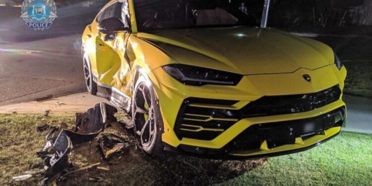 Tinejdžer ukrao automobil, pa se “zakucao” u skupoceni Lamborgini (FOTO)