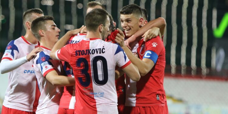 Prekinut meč Vojvodine i Breše – Albanci provocirali zastavom, navijači Voše utrčali na teren! (VIDEO)