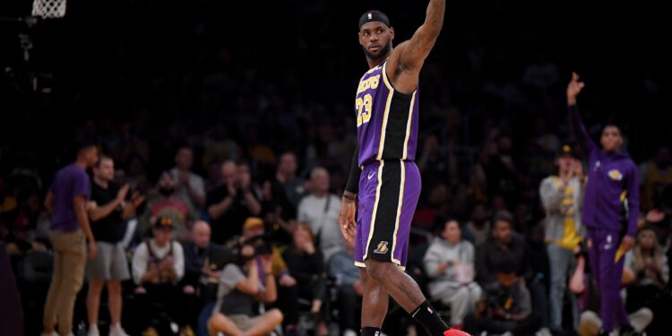 Lebron bežao od požara, jedva našao hotel za prenoćište!