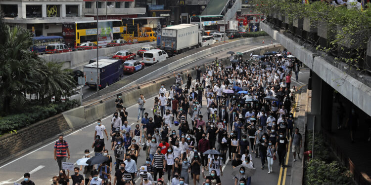 Hongkong: Bačeni molotovljevi kokteli u stanici metroa
