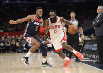 Harden dao 59 poena, a oba tima 317, šut iz igre skoro 200 puta