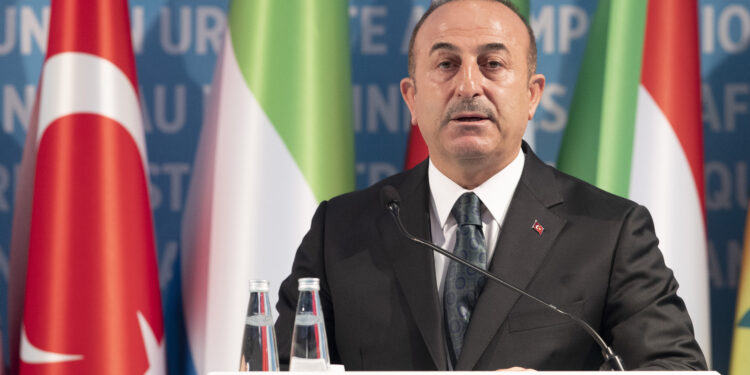 Čavušoglu: Kurdi se ne povlače, razgovaraćemo sa Rusijom