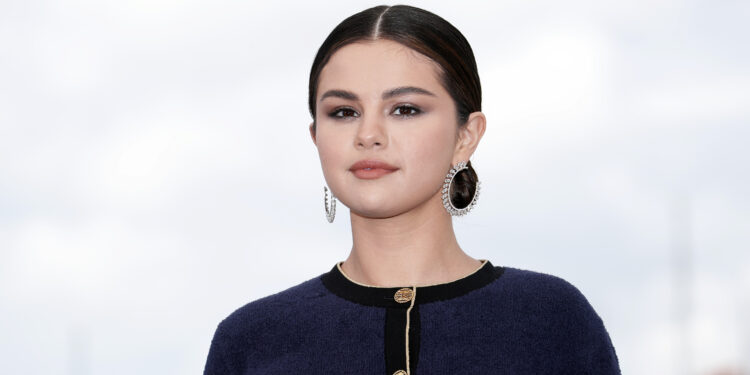 Pevačica ispred paparaca doživela neviđeni peh (VIDEO)