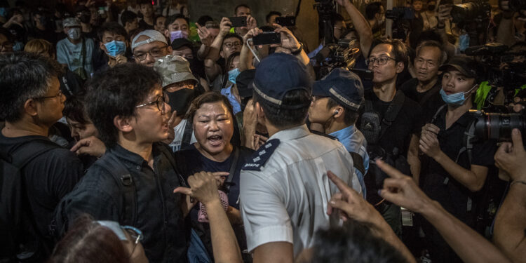 Hiljade demonstranata, uprkos zabrani, na ulicama Hongkonga