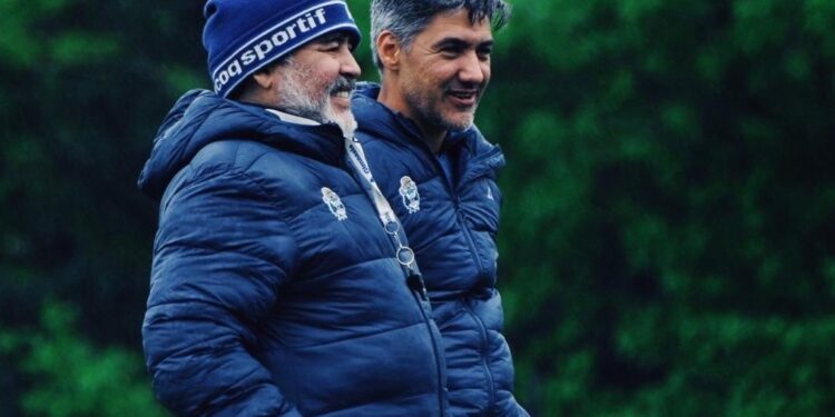 Maradonin ples za navijače Njuels Old bojsa (VIDEO)