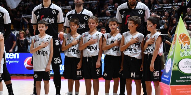 Trenerski duel Saše i Saše rešio Teodosić u zvuk sirene (VIDEO)