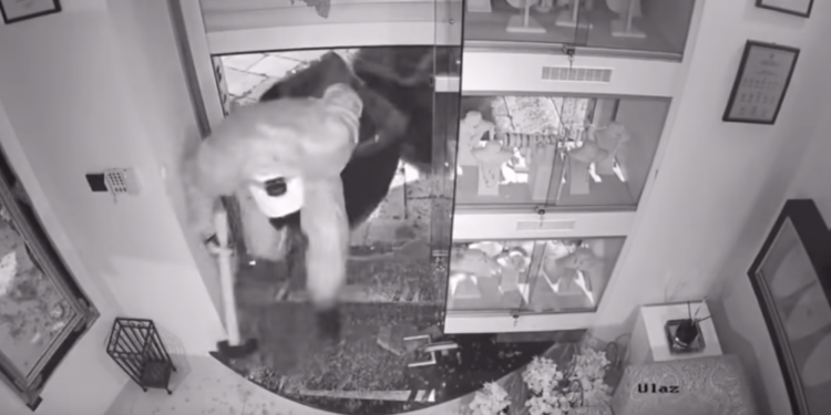 Odneli zlato za dva minuta: Snimak pljačke zlatare u Splitu