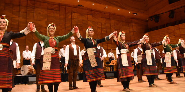I Srbi i Rusi igrali uz Tanec