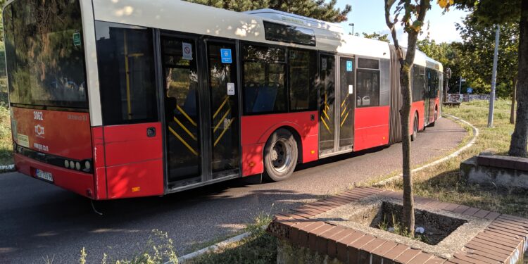 Radnici GSP u autobusu između dva sedišta pronašli beživotno telo