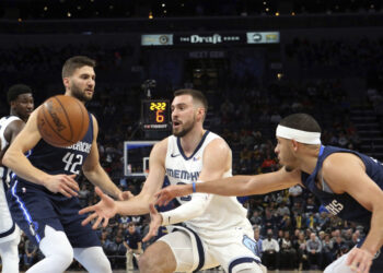 Dončić na korak od tripl-dabla, Marjanović starter, Gudurićev rekord karijere (VIDEO)