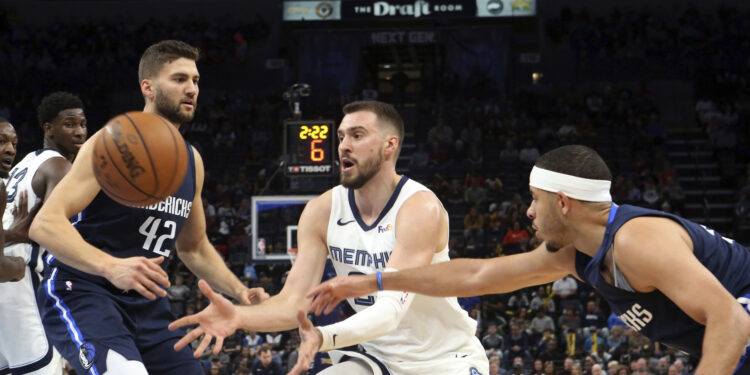 Dončić na korak od tripl-dabla, Marjanović starter, Gudurićev rekord karijere (VIDEO)