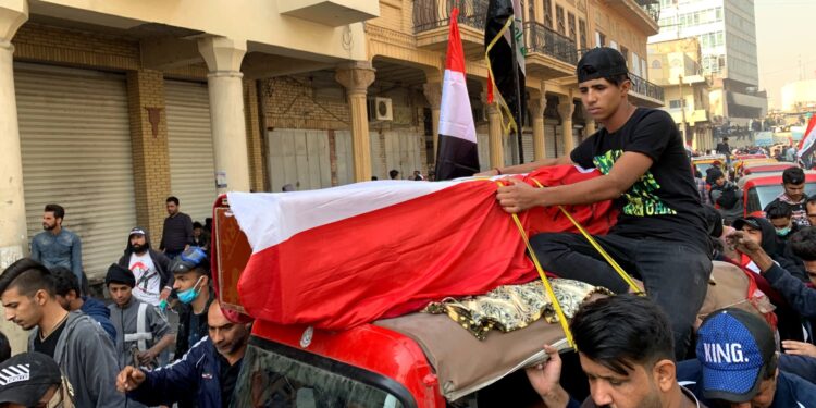 Irak: Osam demonstranta ubijeno u Nasiriji, 120 povređeno