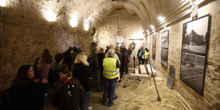Otvoren za javnost tunel za beg, ispod Berlinskog zida