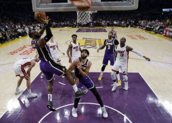 Lebronov 1.000. meč s 20+ poena