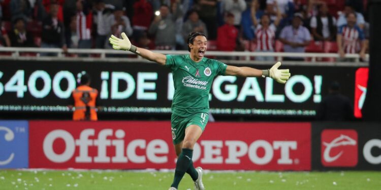 Sipajte mu još jedan čivas: Gol golmana od vrata do vrata (VIDEO)