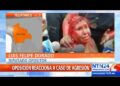Demonstranti ošišali i ofarbali gradonačelnicu (FOTO, VIDEO)
