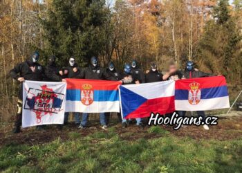 Neprijateljski doček čeških ultrasa navijačima Kosova (VIDEO)