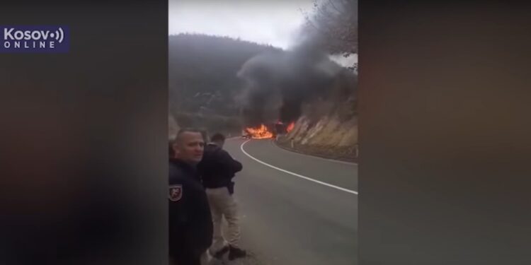 Oružana pljačka u Leposaviću: Razbojnici zapucali, troje povređenih (VIDEO)