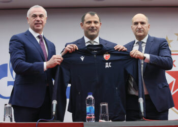 DS na Zvezdinoj trenerci za trenera: Dejan Stanković preuzeo dužnost (VIDEO)