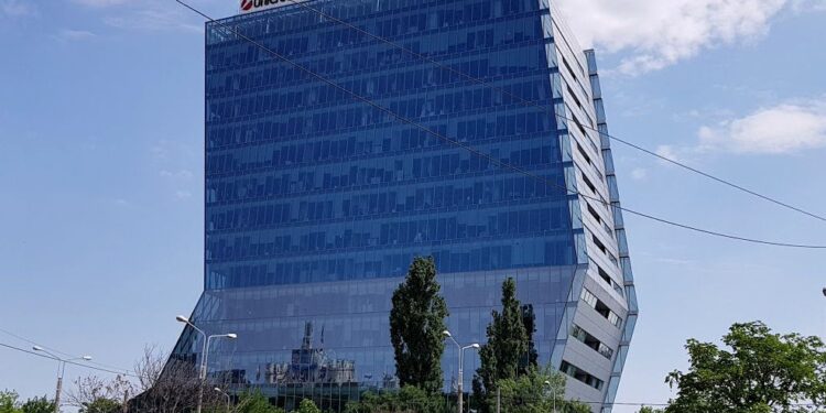 UniCredit banka zatvara 500 filijala i ukida 8.000 radnih mesta
