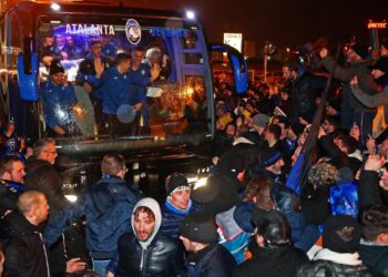 Bergamo nije spavao: Atalanta dočekana u 3 časa ujutro (VIDEO)