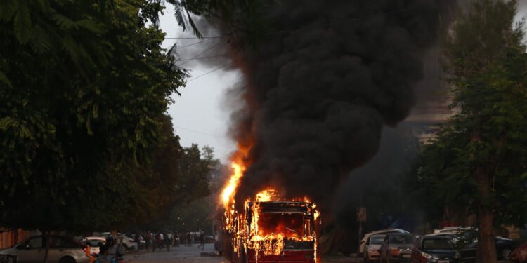 Žestoki okršaji policije i demonstranata u Nju Delhiju (FOTO, VIDEO)