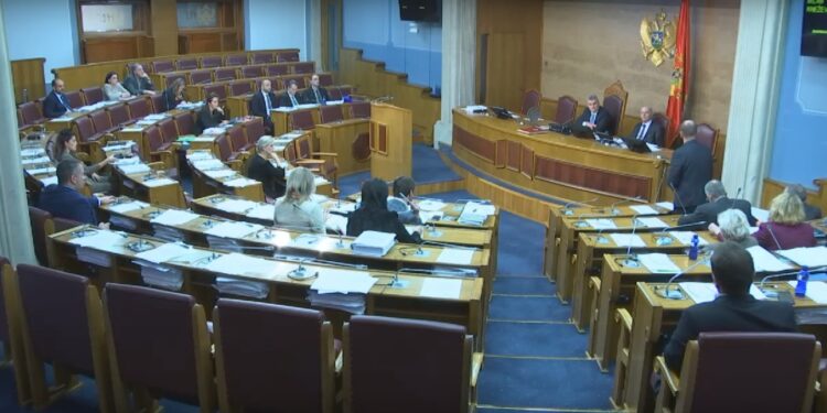 Oštra svađa u Skupštini CG: Da se plašim, govorio bih albanski, a ne ruski!